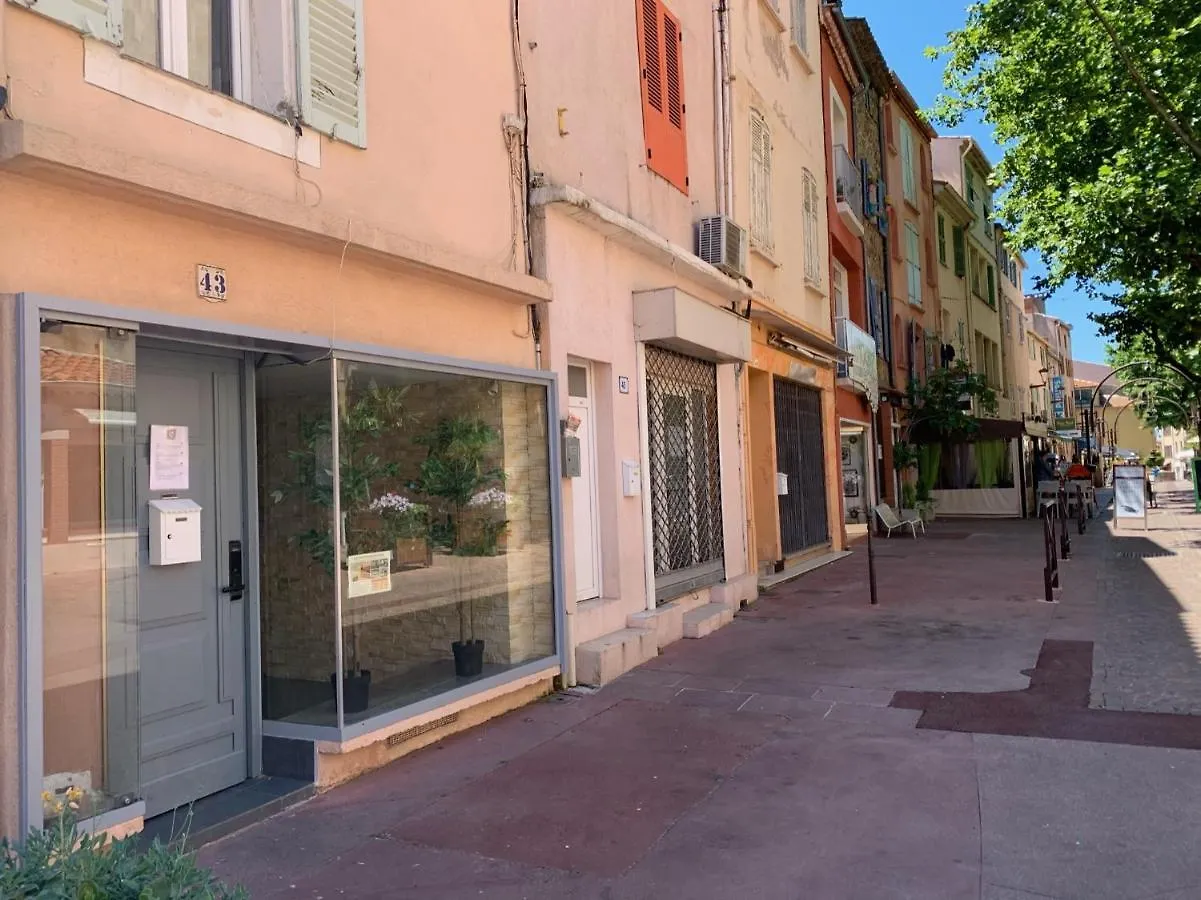 Sublime Studio Au Coeur Historique De Frejus Apartment